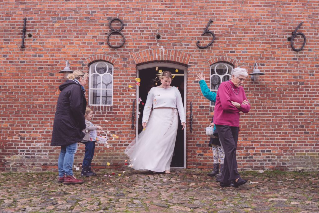 Ines & Bernhard – Standesamtliche Hochzeit in Leck - Bild Nr 4647