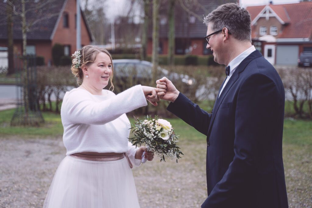 Ines & Bernhard – Standesamtliche Hochzeit in Leck - Bild Nr 4648